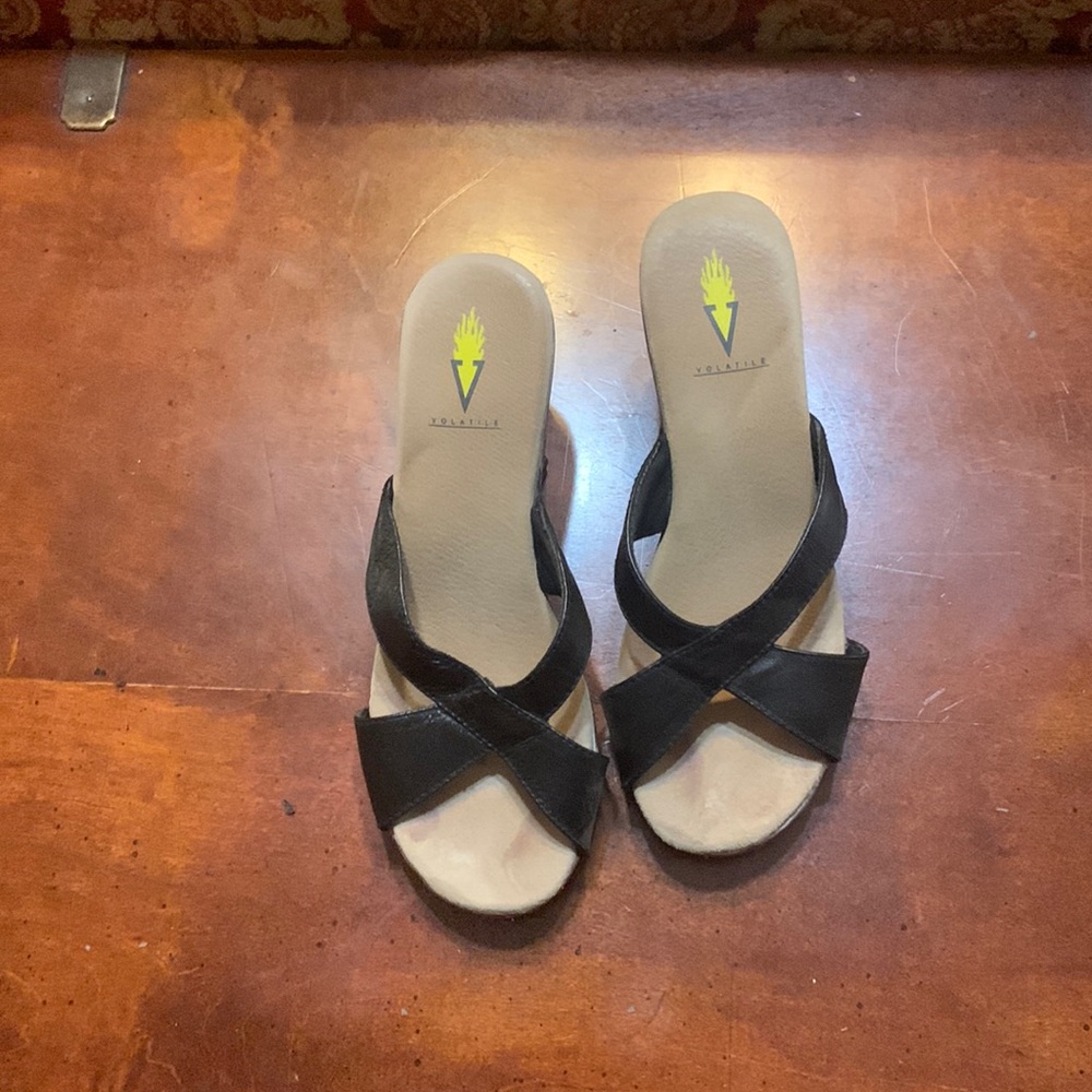 Volitale black size 8